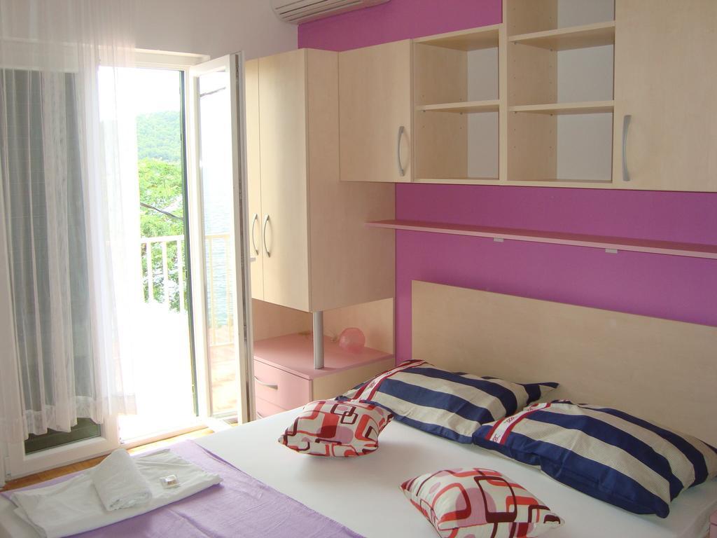 Apartments Kiro Milna  Room photo