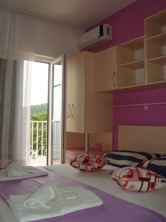 Apartments Kiro Milna  Room photo