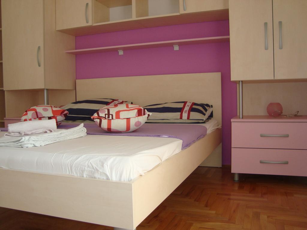 Apartments Kiro Milna  Room photo